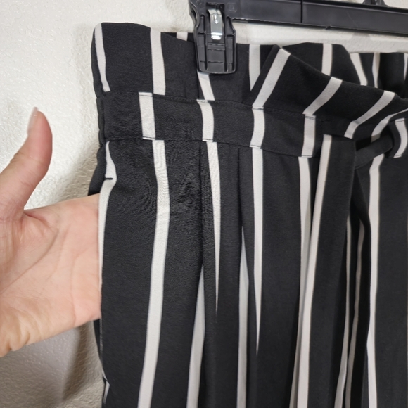 New York & Co. Size S Stretch Black & White Striped Culotte Dress Pants Tie Belt - Picture 5 of 9